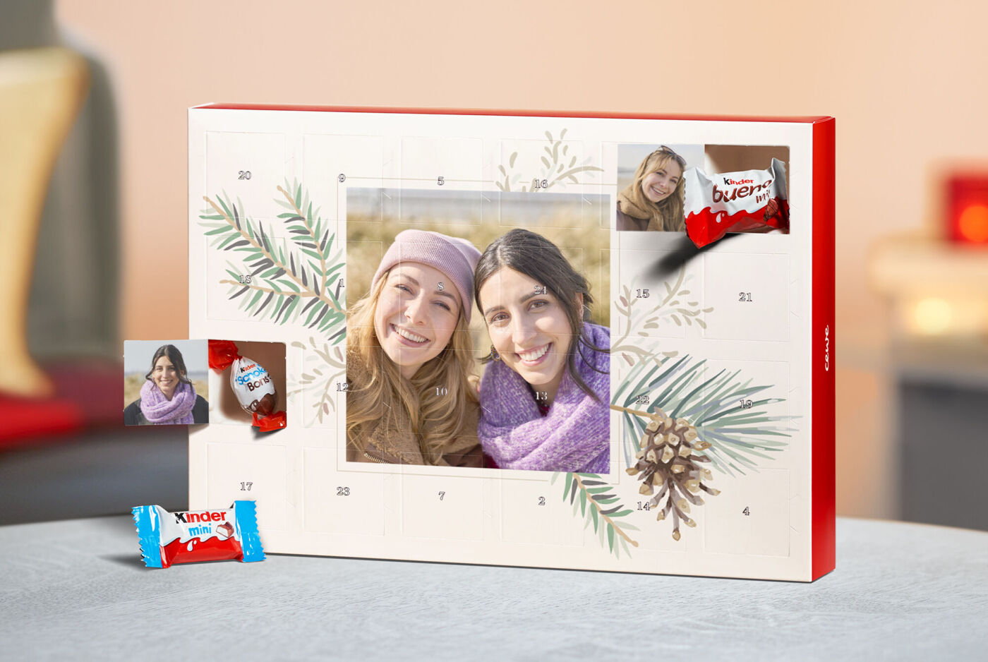 Pažljivo dizajniran adventski kalendar s fotografijama i čokoladama