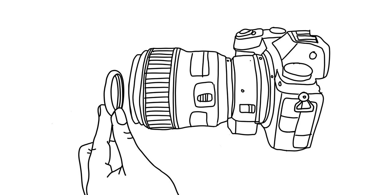 Ilustracija fotoaparata s prstenom ispred objektiva.